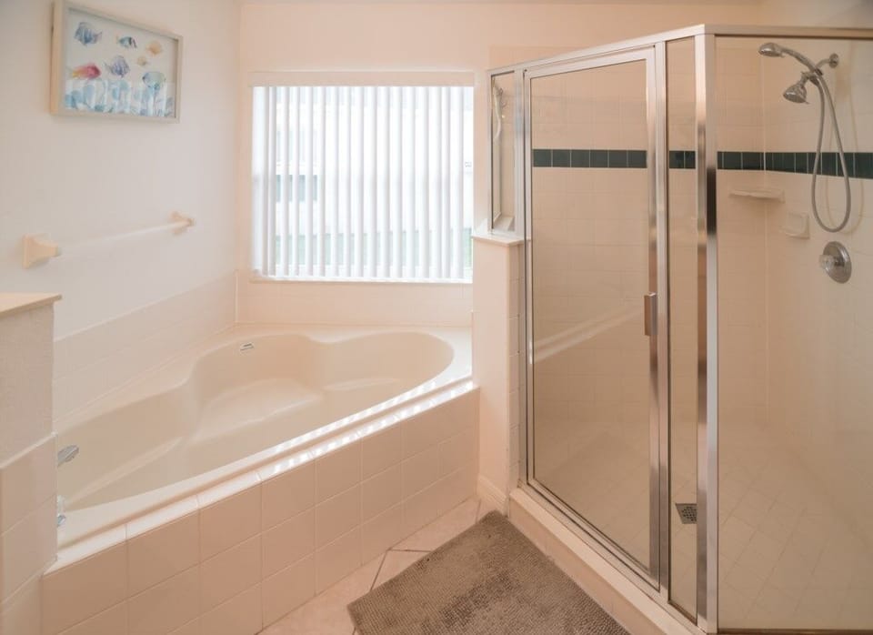 Cumbrian Retreat 4 Bedroom Home by RedAwning House in Kissimmee