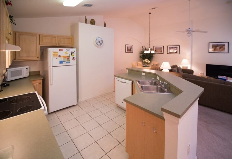 House, 4 Bedrooms | Private kitchen | Oven, stovetop, cookware/dishes/utensils
