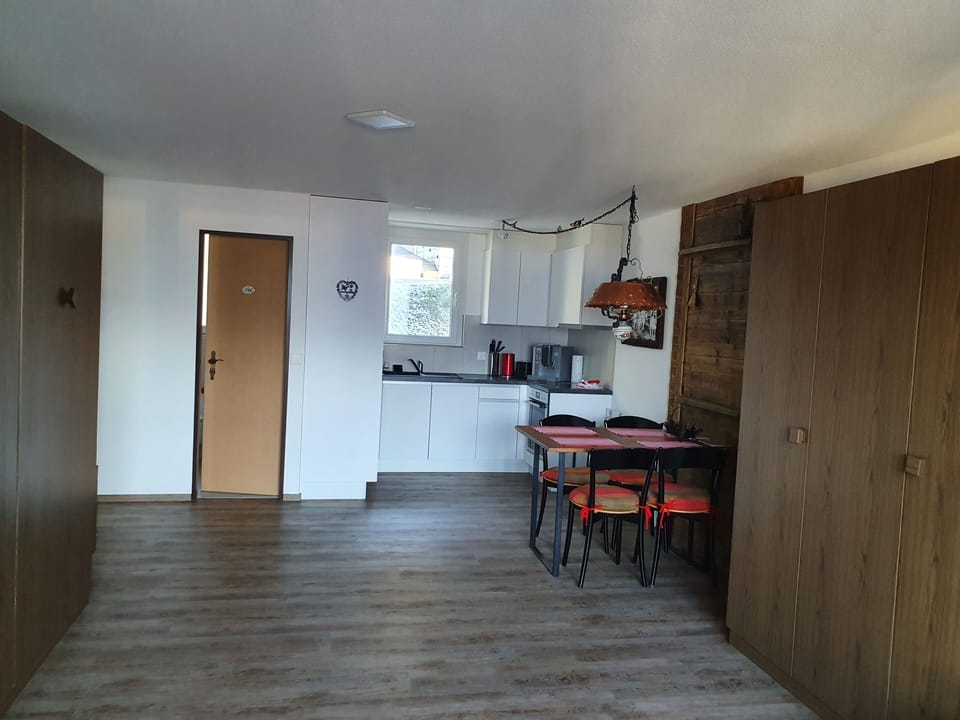 Studio, 1 Bedroom, Smoking, Balcony | Dining