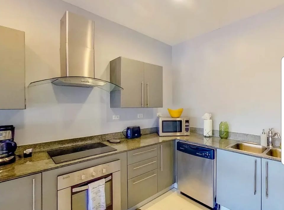 Condo, 3 Bedrooms, Accessible, Balcony | Interior