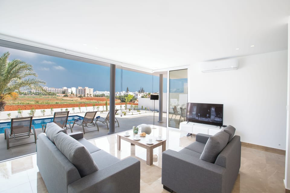 Villa, 3 Bedrooms, Private Pool, Garden View | Living room