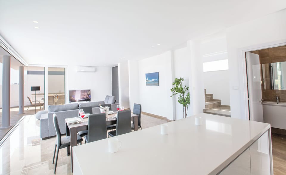 Villa, 3 Bedrooms, Private Pool, Garden View | Dining