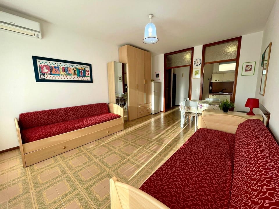Studio, Balcony, City View | Living area