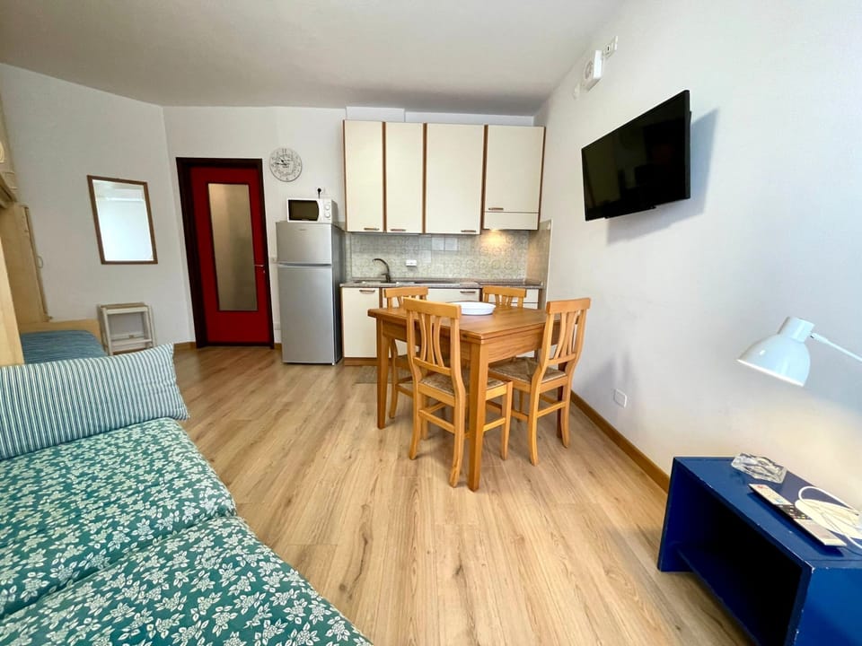 Studio, Balcony | Dining room