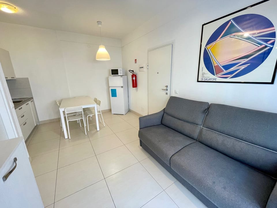 Apartment, 2 Bedrooms, Patio, Garden View | Living area