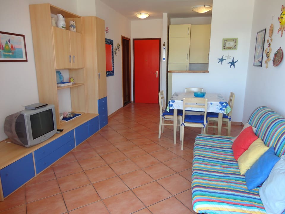 Apartment, 1 Bedroom, Balcony, Ocean View | Living room