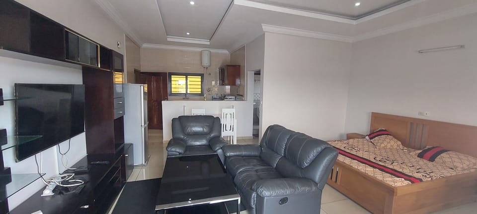 Panoramic Studio Suite | Desk, laptop workspace, blackout drapes, WiFi (free)