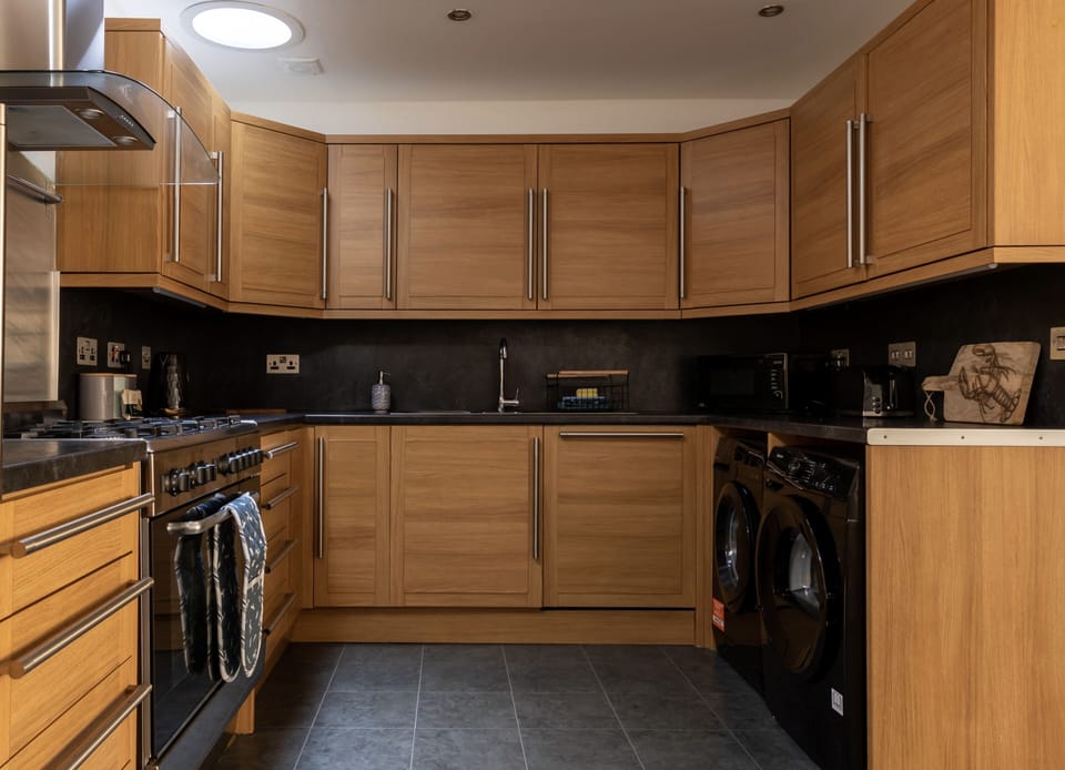 House | Private kitchen | Fridge, microwave, oven, stovetop