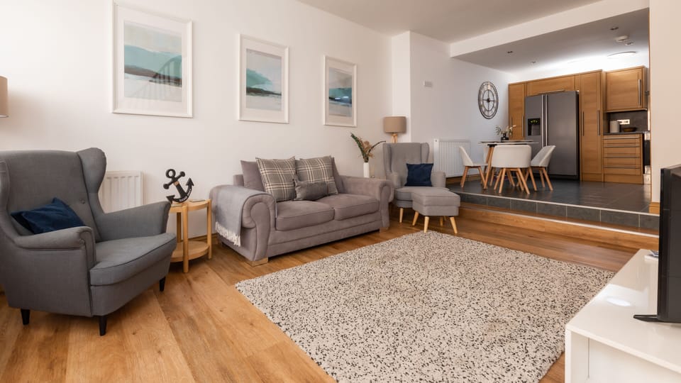 House | Living area | 30-inch TV with cable channels