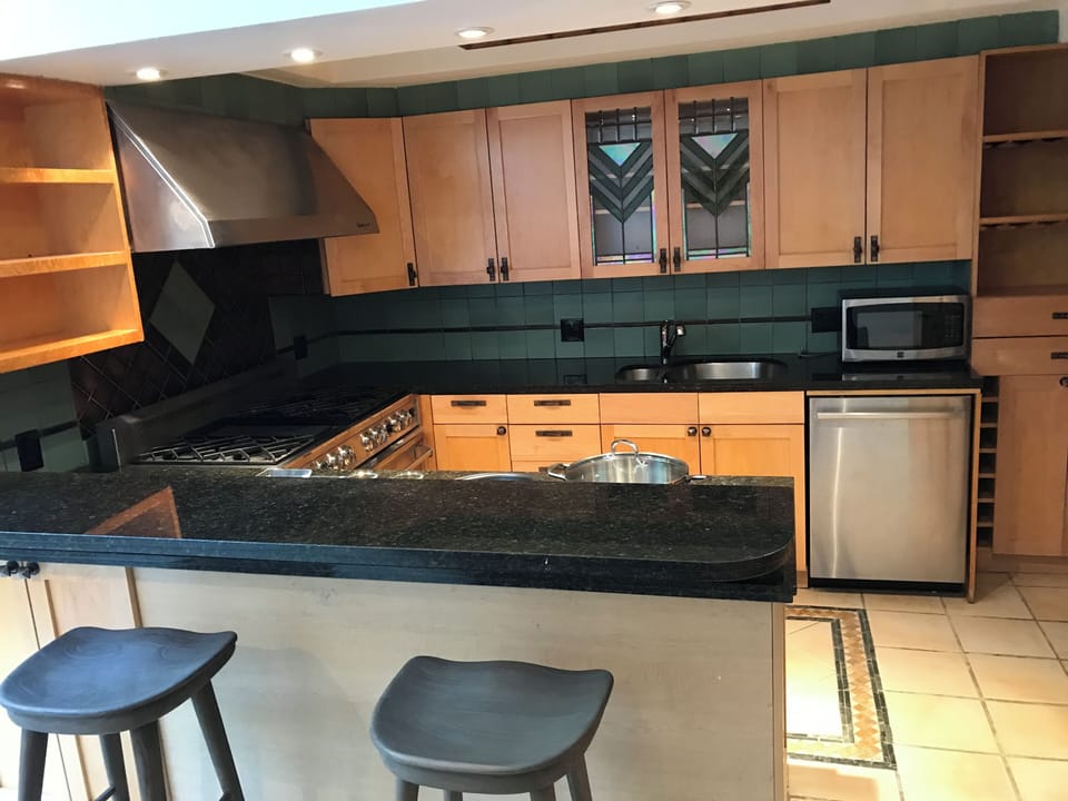 Deluxe Studio Suite | In-room safe, desk, laptop workspace, iron/ironing board