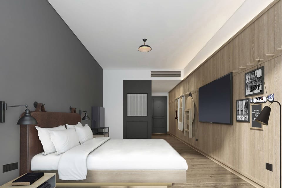 Standard Room, 1 King Bed, City View | Down comforters, in-room safe, desk, blackout drapes