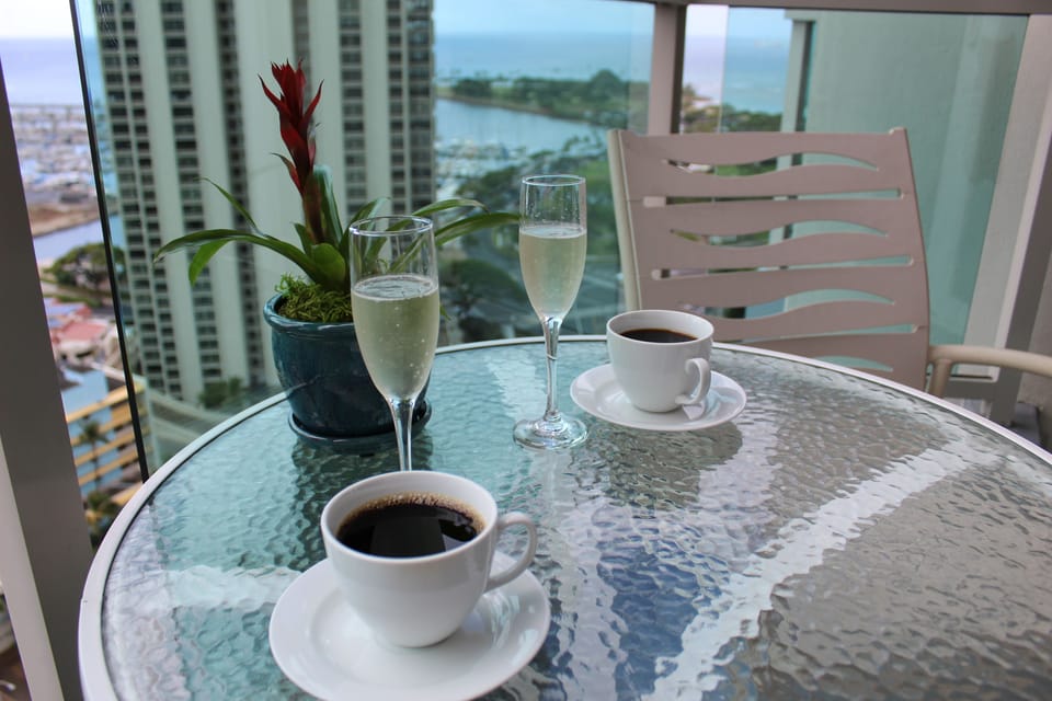 Superior Room, Ocean View (Waikiki Tower) | Balcony