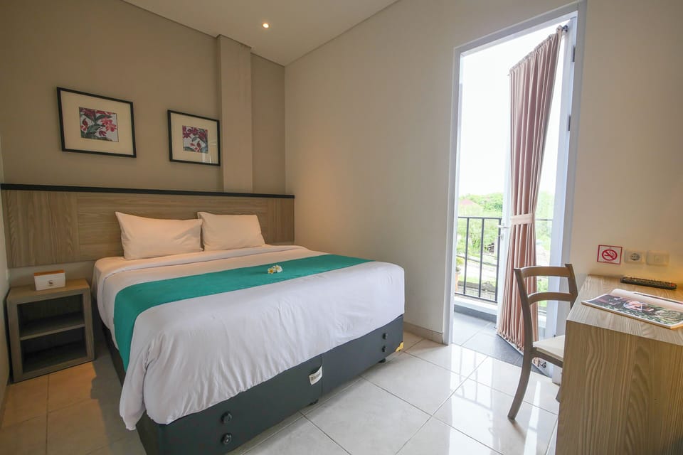Deluxe Room (Balcony with Street View) | Desk, laptop workspace, free WiFi, bed sheets