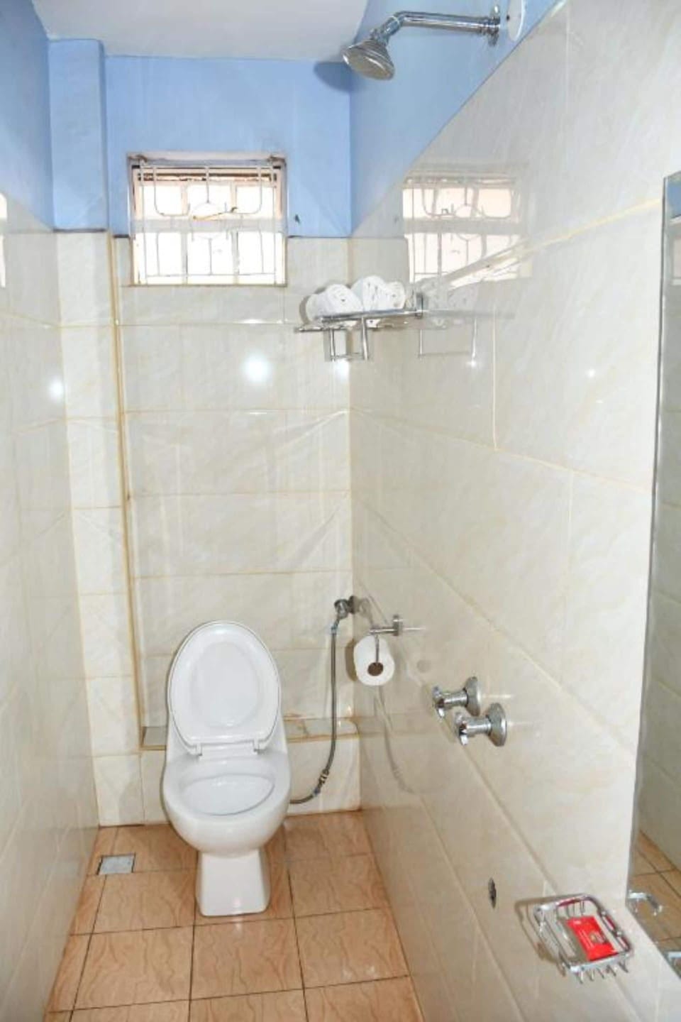 Standard Room | Bathroom | Shower, free toiletries, towels
