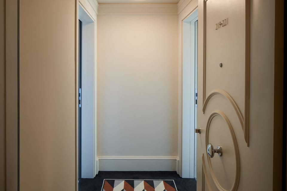 Premium bedding, down comforters, in-room safe, desk