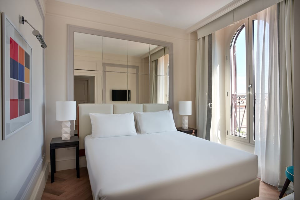 Premium bedding, down comforters, in-room safe, desk