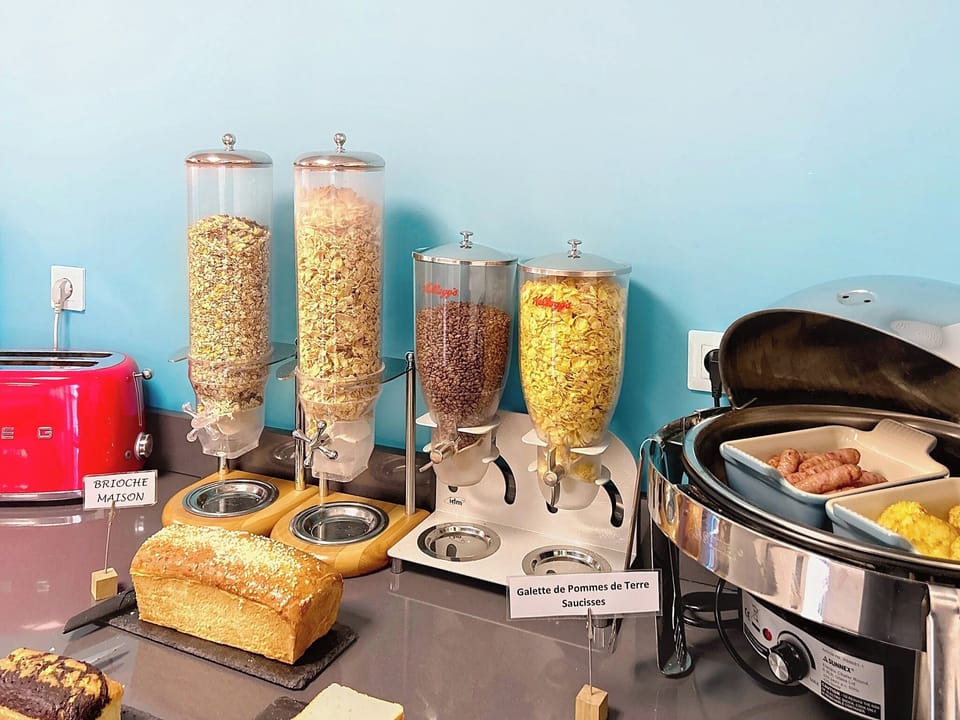 Daily buffet breakfast (EUR 13 per person)