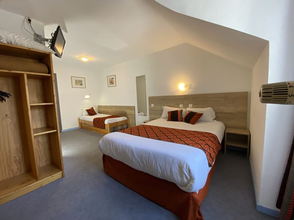 Comfort Triple Room | Desk, free WiFi