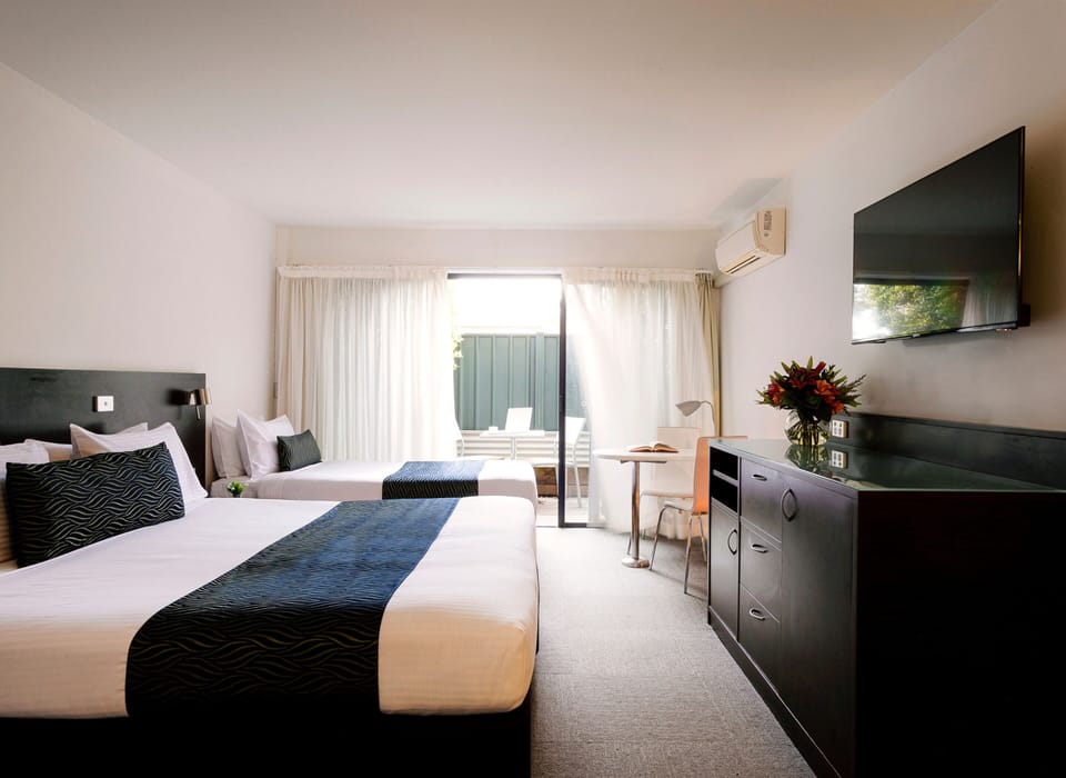 Premium bedding, desk, iron/ironing board, WiFi (free)