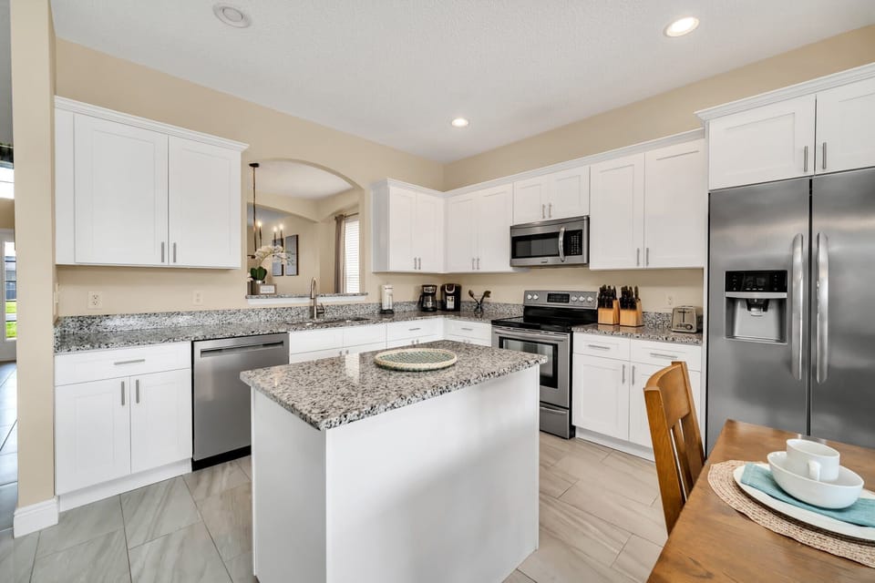 House (Multiple Bedrooms) | Private kitchen | Microwave, oven, stovetop, dishwasher