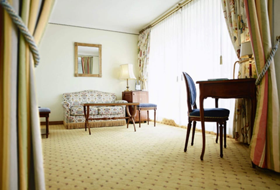 Hypo-allergenic bedding, down comforters, minibar, in-room safe