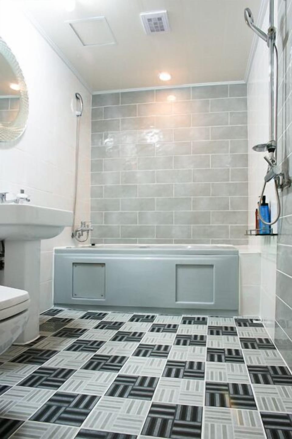 Twin Room | Bathroom | Hair dryer, towels