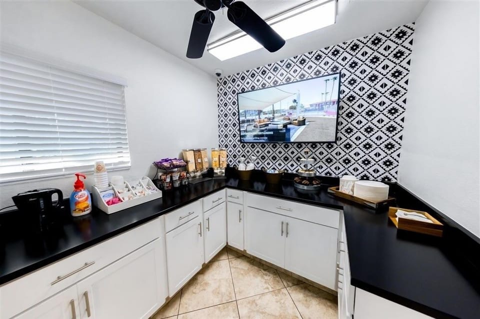 Apartment, 1 Bedroom | Private kitchen | Fridge, oven, coffee/tea maker, toaster