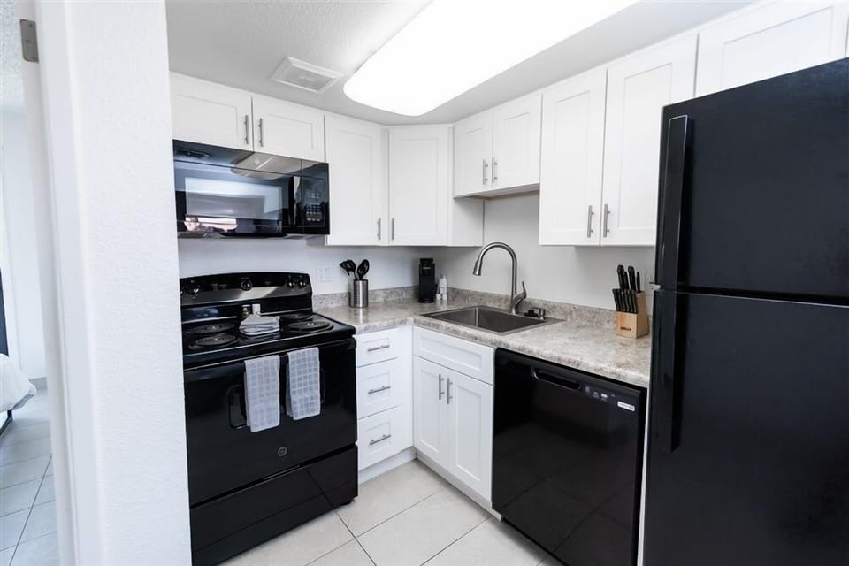 Apartment, 1 Bedroom | Private kitchen | Fridge, oven, coffee/tea maker, toaster