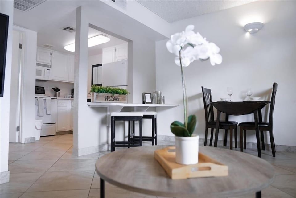 Apartment, 1 Bedroom | Dining