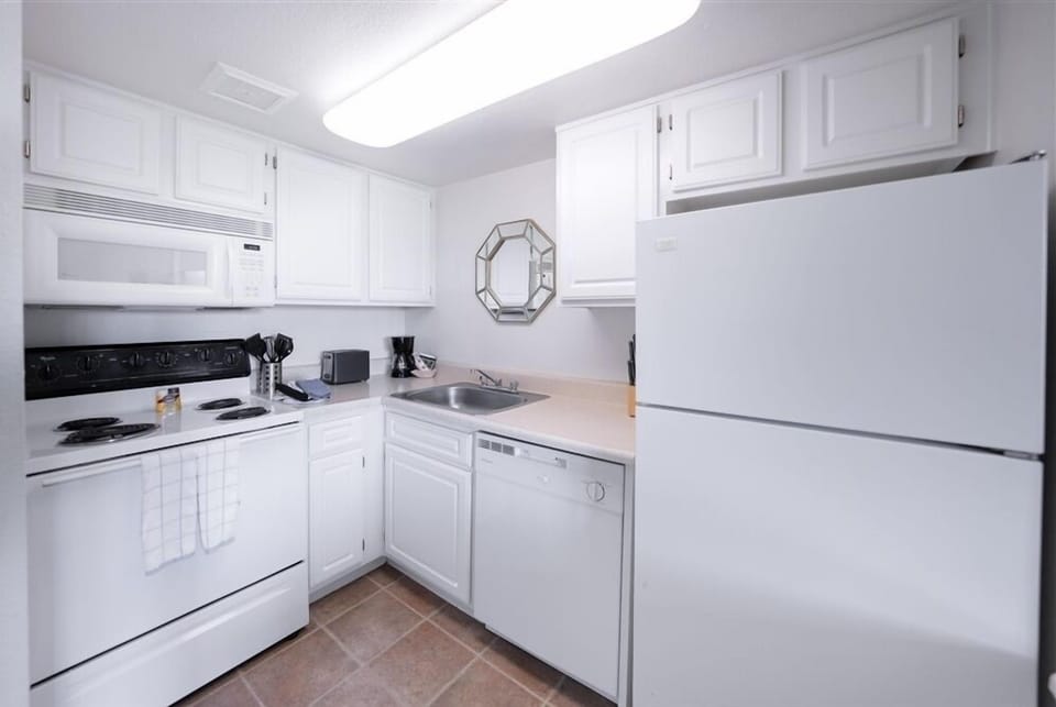 Apartment, 1 Bedroom | Private kitchen | Coffee/tea maker, fridge, oven, toaster