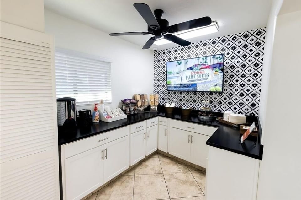 Apartment, 1 Bedroom | Private kitchen | Fridge, oven, stovetop, coffee/tea maker