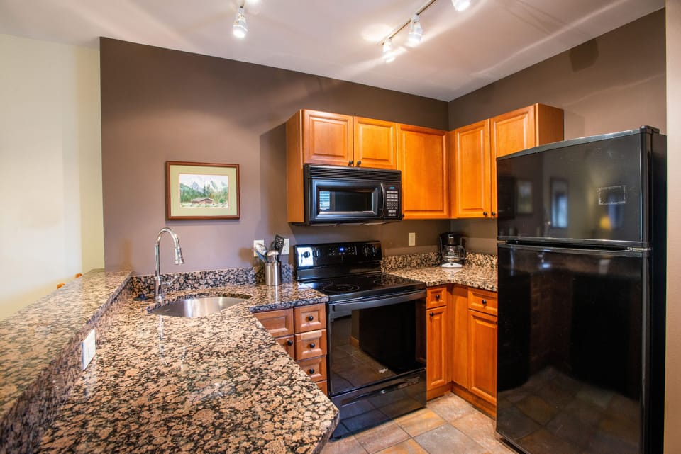 Condo, 2 Bedrooms | 2 bedrooms, iron/ironing board, WiFi (free)