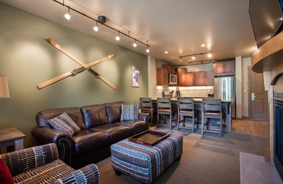 Condo, 1 Bedroom | Living room