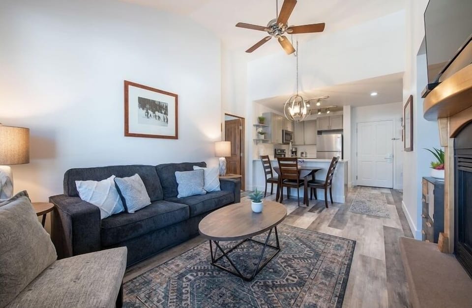 Condo, 2 Bedrooms | Living room