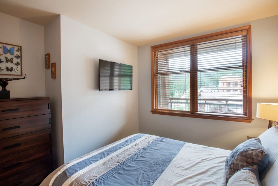 Condo, 1 Bedroom | 1 bedroom, iron/ironing board, free WiFi