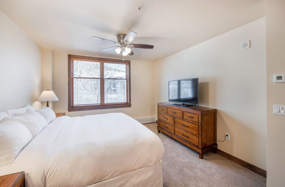 Condo, 3 Bedrooms | 3 bedrooms, iron/ironing board, WiFi (free)