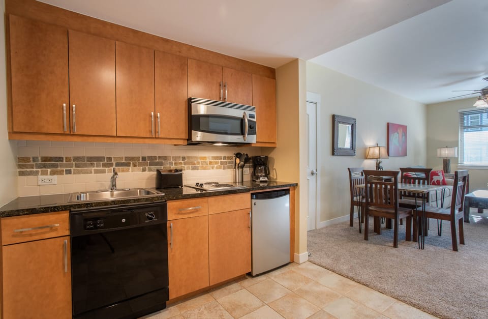 Condo, 1 Bedroom | Private kitchen | Coffee/tea maker, toaster