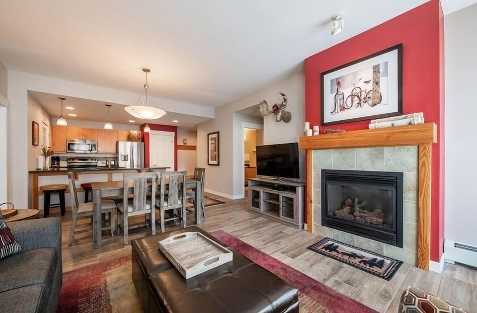 Condo, 2 Bedrooms | Living area