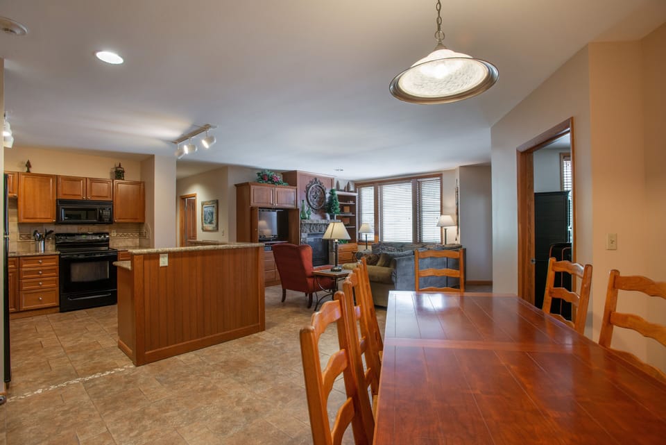 Condo, 3 Bedrooms | Private kitchen | Coffee/tea maker, fridge, oven, toaster