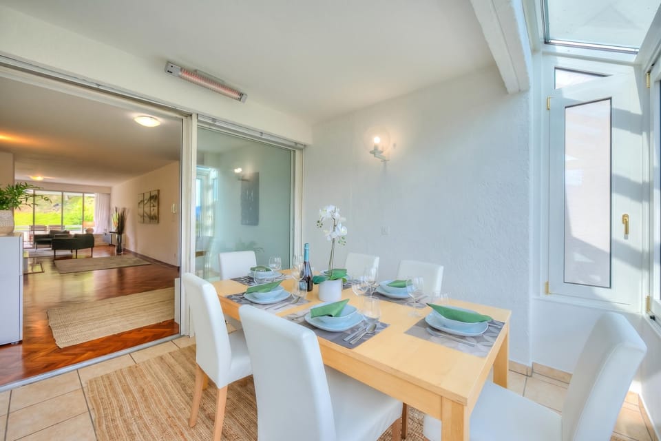 Family Apartment, 2 Bedrooms, Refrigerator & Microwave (Residenza Parco Carona with Lake-View) | Dining