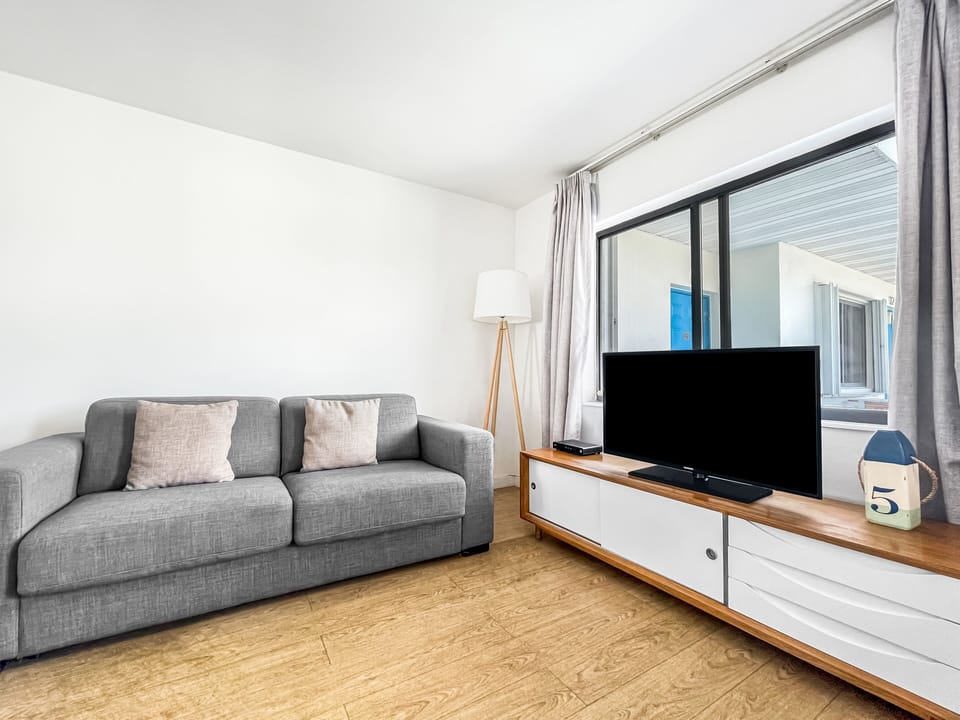 Deluxe Studio Suite | In-room safe, individually decorated, individually furnished