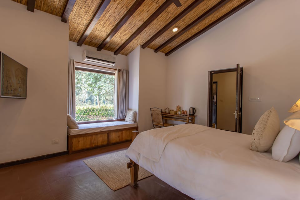 Art Residency | Individually decorated, individually furnished, free WiFi, bed sheets
