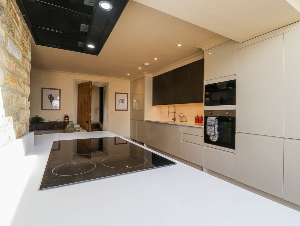 Cottage | Private kitchen | Fridge, microwave, dishwasher, electric kettle