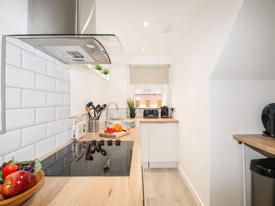 Cottage | Private kitchen | Fridge, microwave, dishwasher, electric kettle