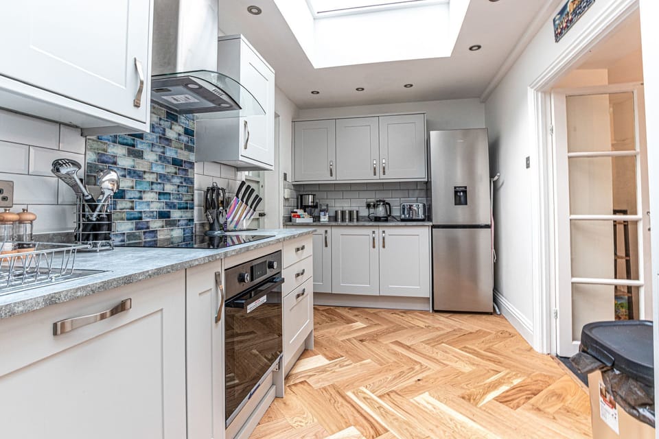 House | Private kitchen | Fridge, microwave, oven, stovetop