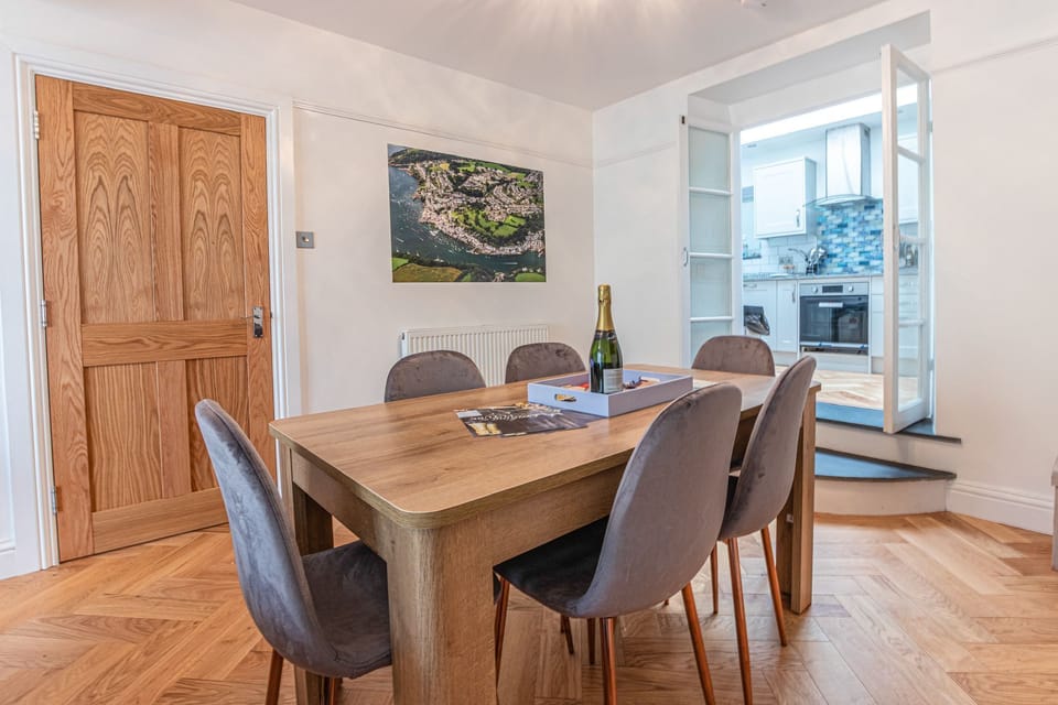 House | Private kitchen | Fridge, microwave, oven, stovetop