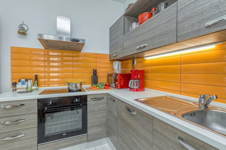 Family House, 4 Bedrooms, Balcony (Sea View Home Marianne 200m from sea) | Private kitchen | Electric kettle, dining tables