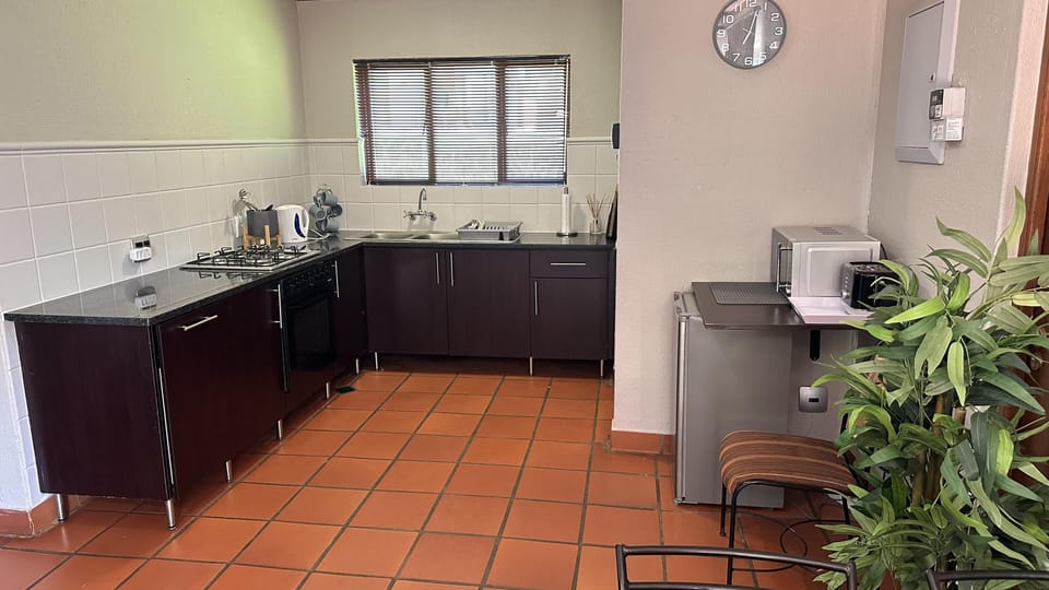 House | Private kitchen | Fridge, microwave, oven, stovetop