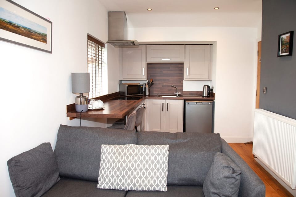 Standard Studio, Ensuite, Courtyard View