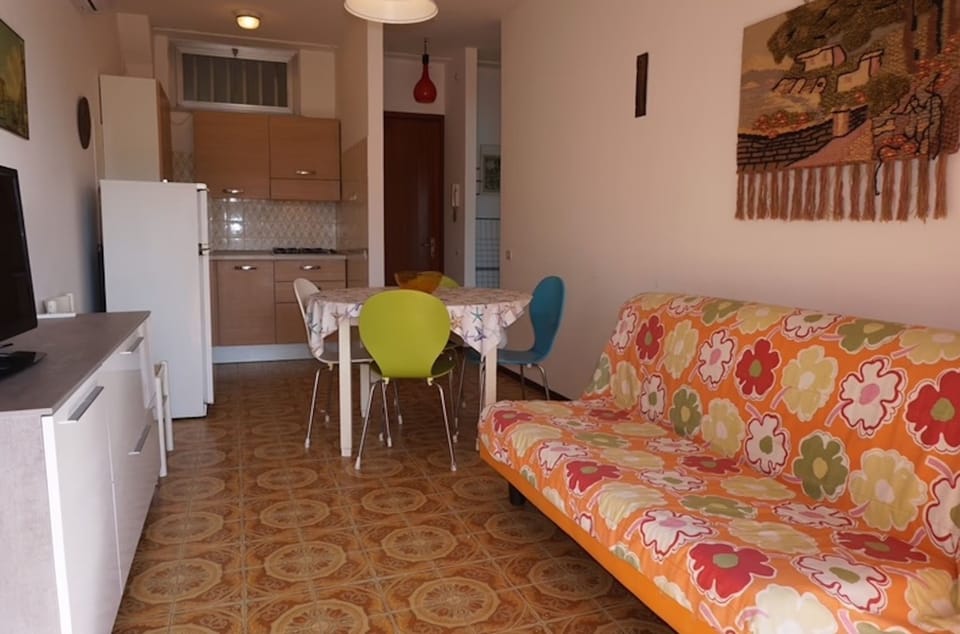 Apartment, 1 Bedroom, Balcony, Ocean View | Living room